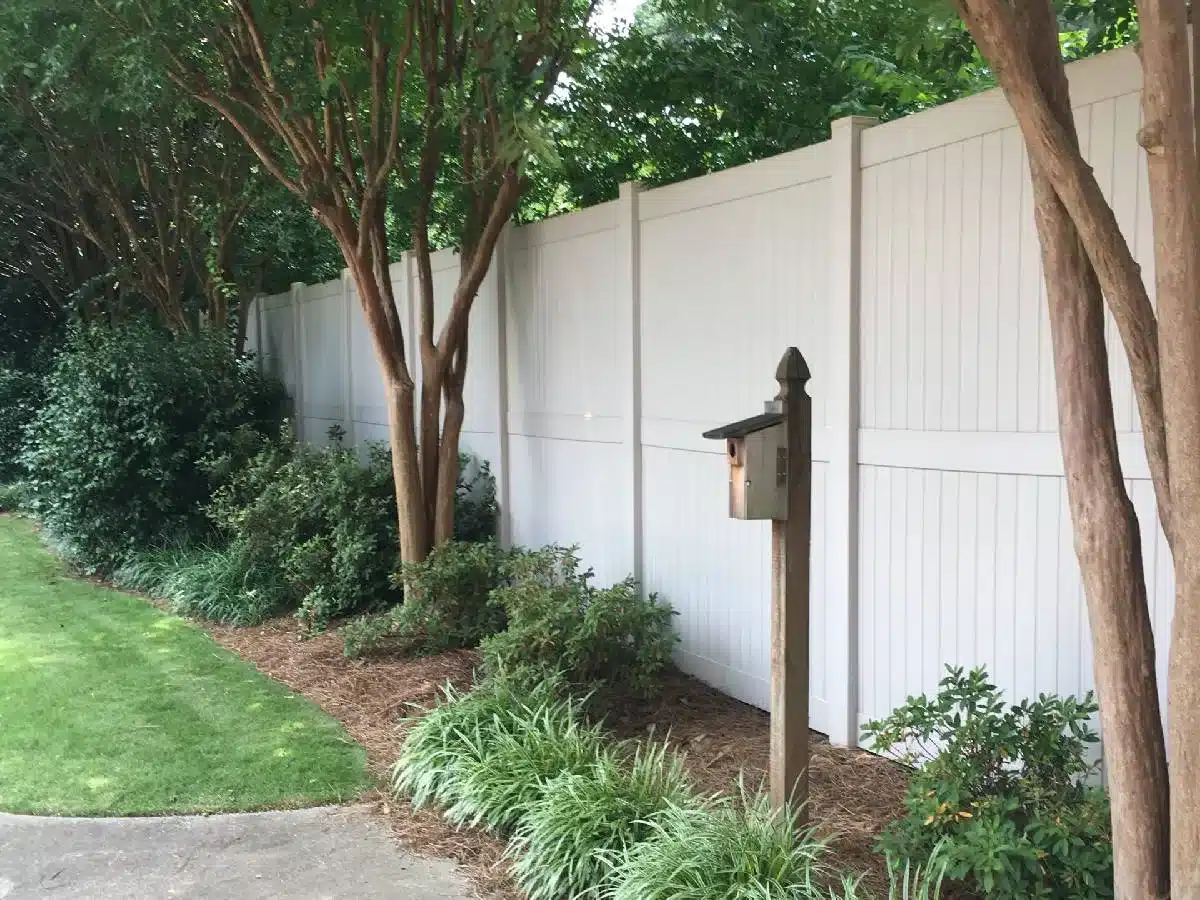 vinyl fence installation in Alpharetta Georgia