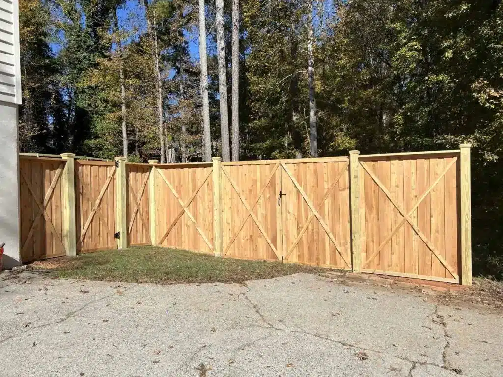 wood fence and gate installation in Alpharetta Georgia