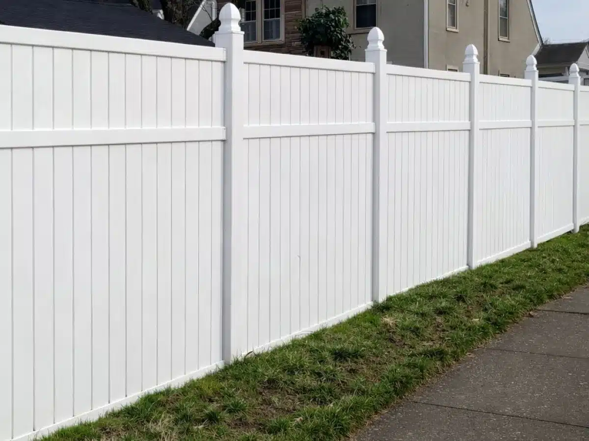vinyl fence installation in Kennesaw Georgia